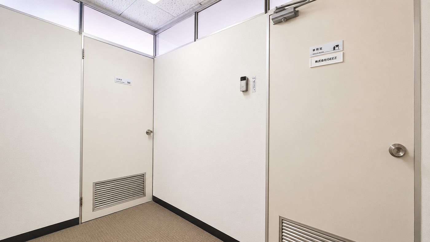 株式会社GEEZの6階受付と表札
